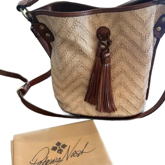 Patricia Nash Lyon Otavia Natural Zig-Zag Bucket Bag crossbody - Picture 3 of 7